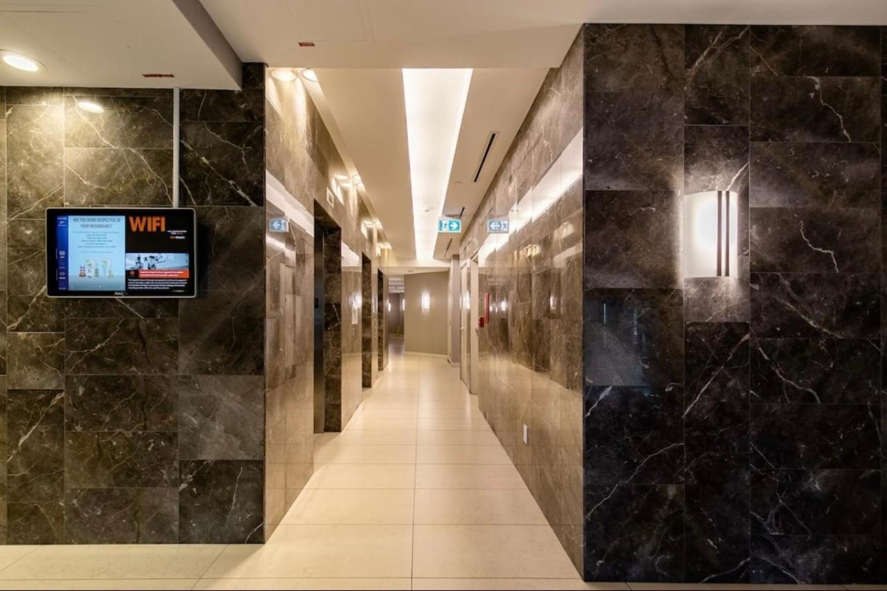 شقة Downtown Toronto+Free Parking+Cn Tower View المظهر الخارجي الصورة